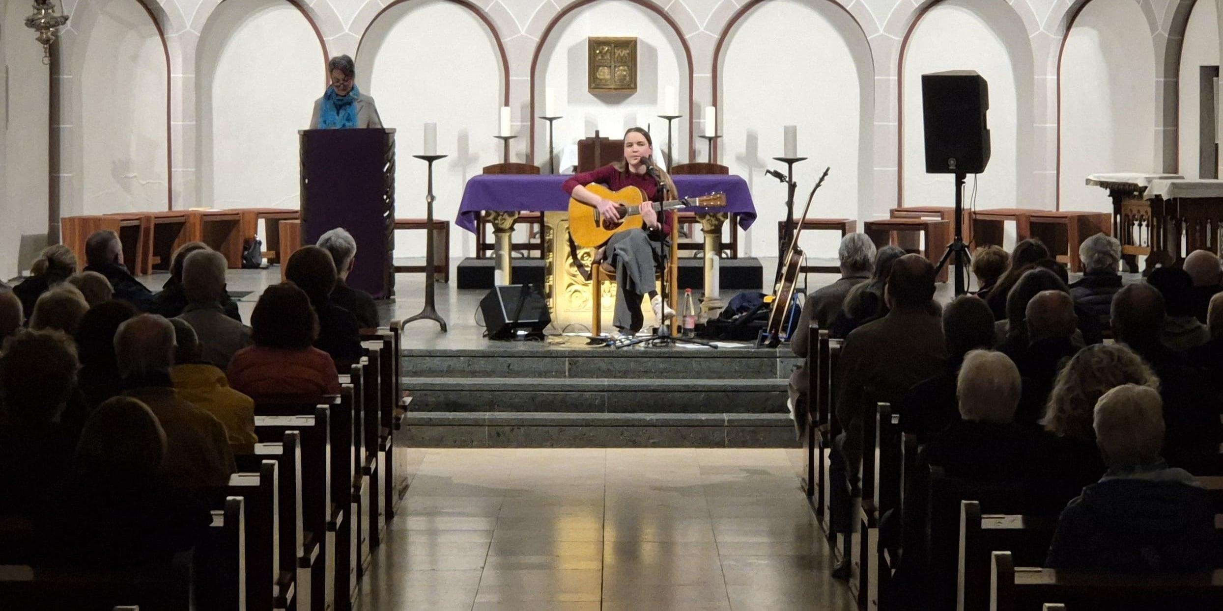 Eine gut besuchte Medarduskirche