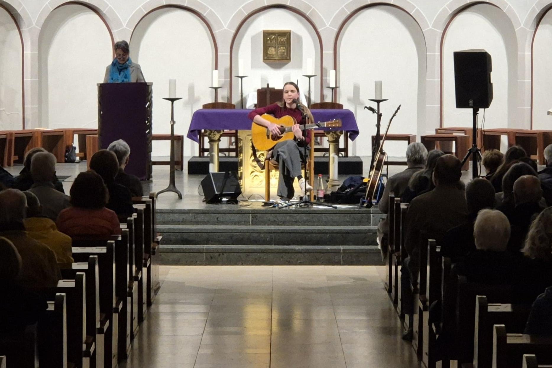 Eine gut besuchte Medarduskirche