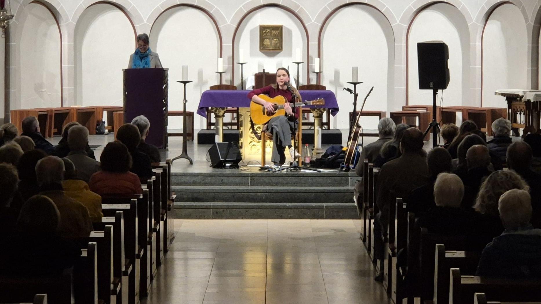 Eine gut besuchte Medarduskirche