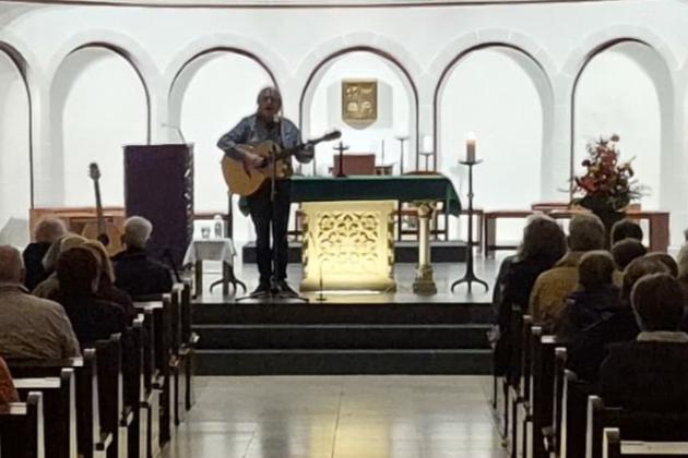 Eine volle Medarduskirche